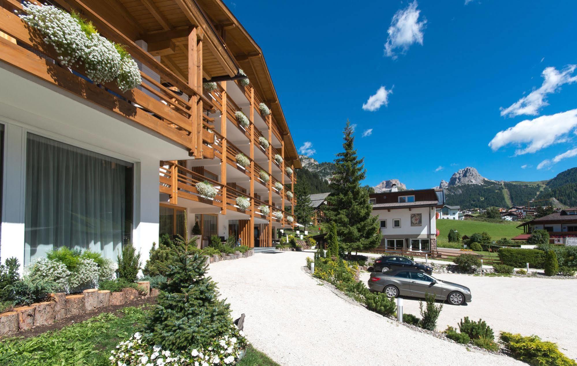 Arthotel Anterleghes - Gardenahotels Сельва-ді-Валь-Гардена Екстер'єр фото