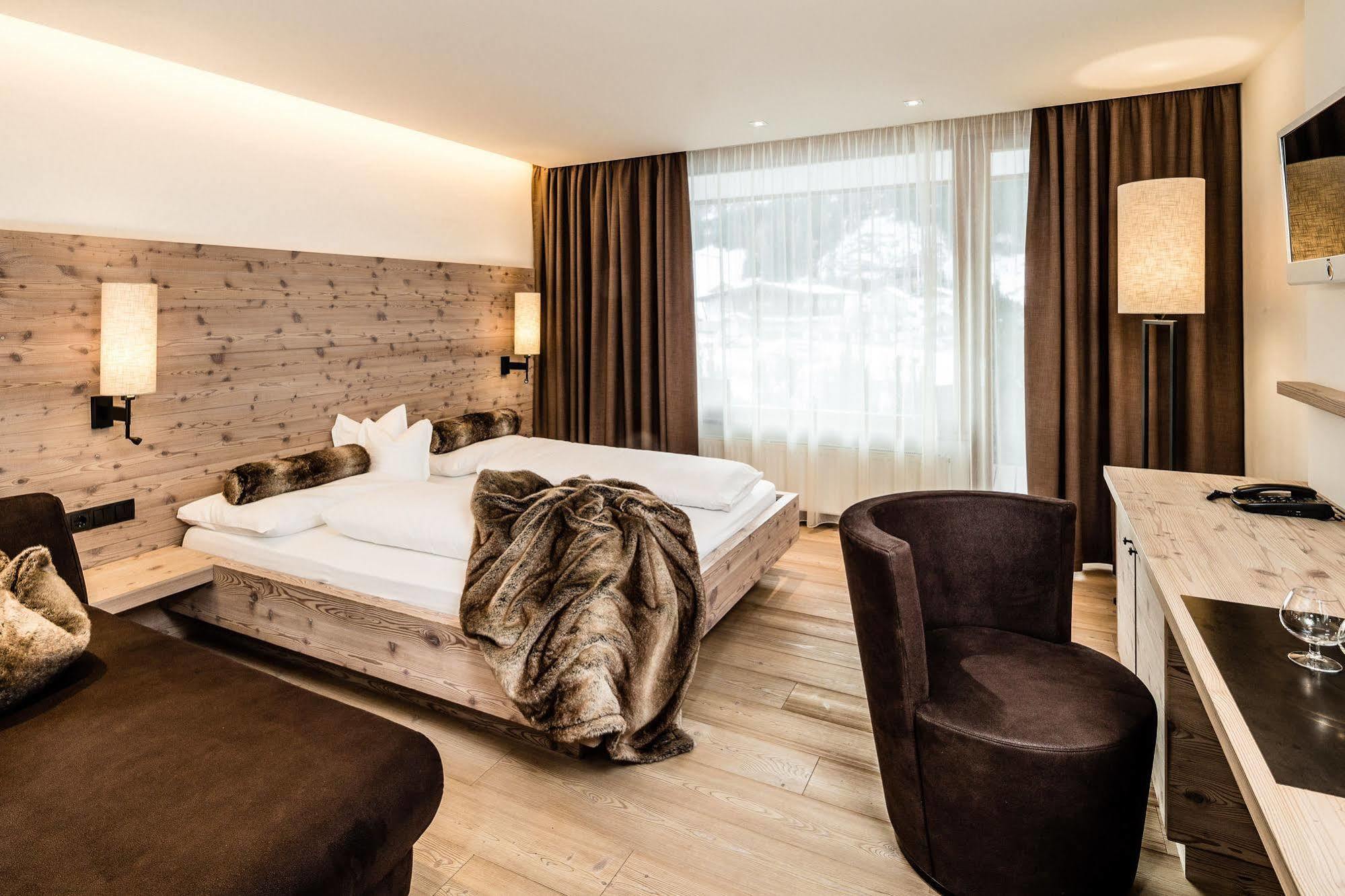 Arthotel Anterleghes - Gardenahotels Сельва-ді-Валь-Гардена Екстер'єр фото