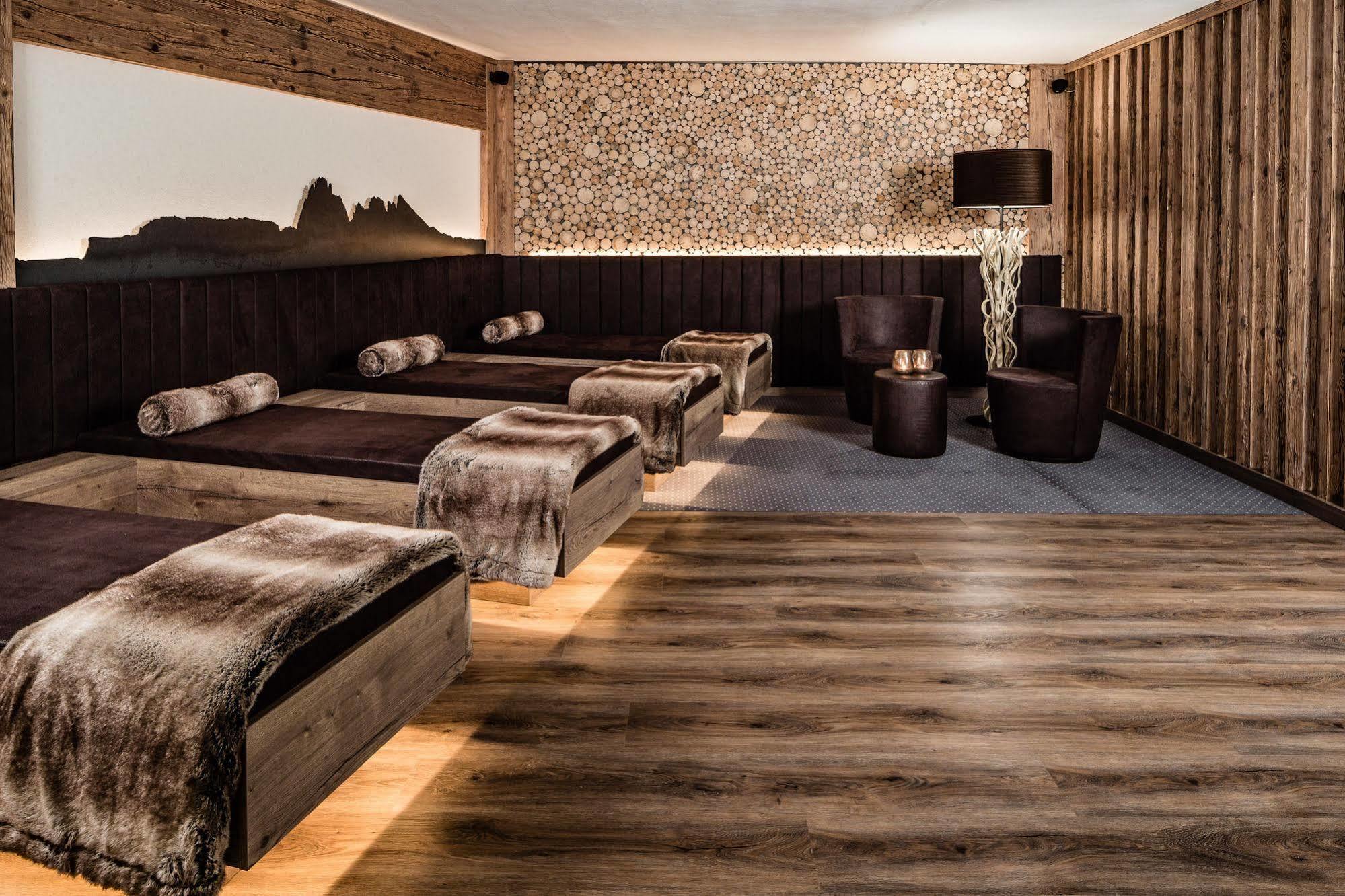 Arthotel Anterleghes - Gardenahotels Сельва-ді-Валь-Гардена Екстер'єр фото